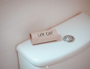 Porte-papier toilette : comment choisir un modèle durable, pratique et cohérent avec votre salle de bains