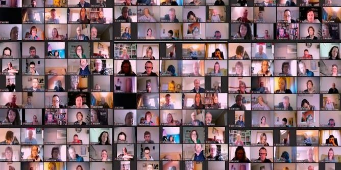 Mosaïque de participants réunis en visioconférence